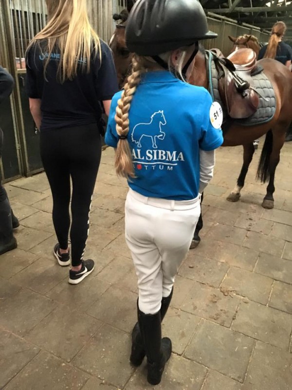 Deelneemster aan zitcompetitie van Stal Sibma 